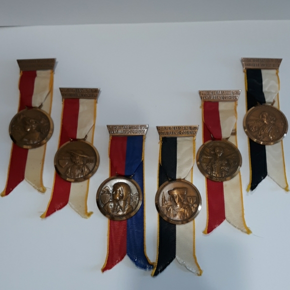 Swiss National Costume Medals 1970-1979 - Picture 1 of 7